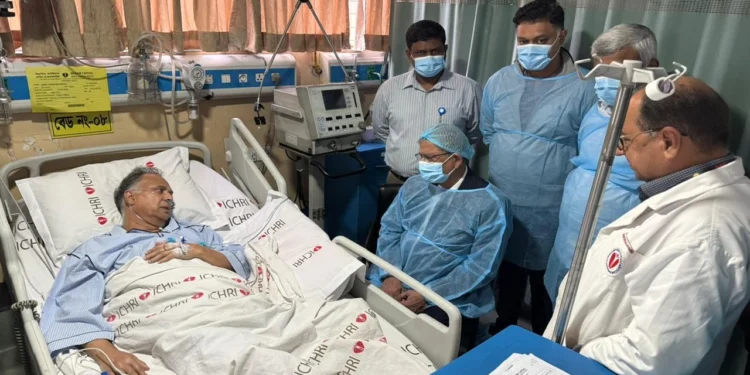 বিদ্যুৎ ও জ্বালানিমন্ত্রীকে দেখতে হাসপাতালে গেলেন রাষ্ট্রপতি
