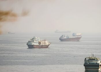 হরমুজে সৌদি জাহাজে হামলায় দুই নাবিক নিহত