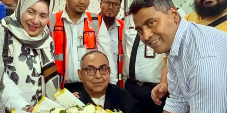 সাড়ে পাঁচ মাস পর দেশে ফিরলেন মির্জা আব্বাস