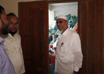 ফেলে রাখা হয়েছে শত শত ডাস্টবিন; ক্ষুব্ধ হয়ে বাবরের প্রশ্ন ‘হোয়াট ইওর প্রবলেম’!
