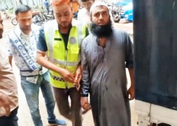 চুয়াডাঙ্গায় ছাত্রীকে ধর্ষণের অভিযোগে মহিলা মাদ্রাসার ‘বড় হুজুর’ আটক