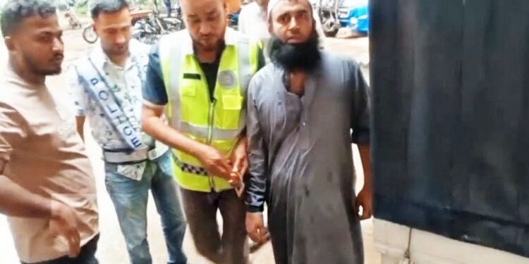 চুয়াডাঙ্গায় ছাত্রীকে ধর্ষণের অভিযোগে মহিলা মাদ্রাসার ‘বড় হুজুর’ আটক