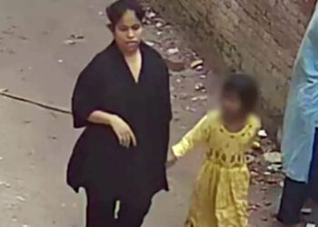 শেওড়াপাড়ায় অচেনা নারীর হাত ধরে নিখোঁজ শিশুটি শরীয়তপুরে উদ্ধার