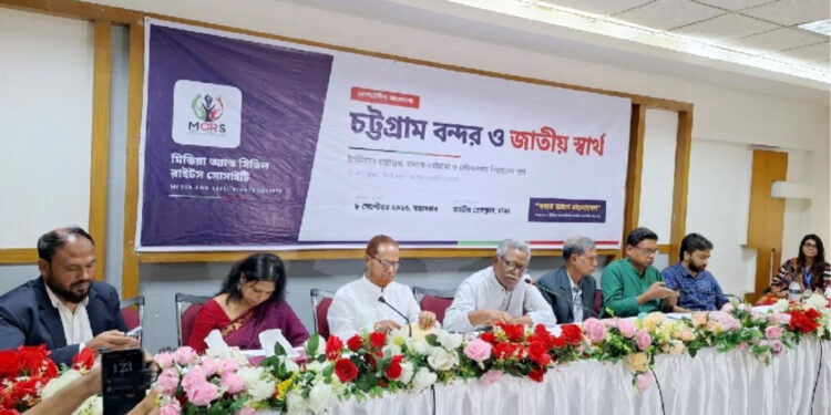 মুখে ‘সবার আগে বাংলাদেশ’ বললেও সরকারের কাজকর্মে ‘সবার পরে বাংলাদেশ’: আনু মুহাম্মদ