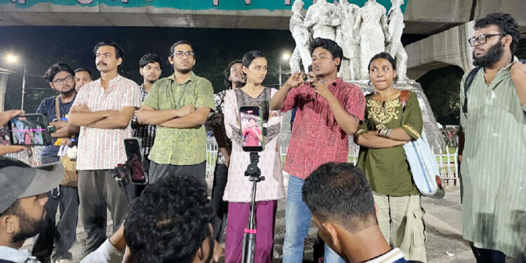 তিতুমীর কলেজে হামলার অভিযোগে ঢাবিতে বিপ্লবী ছাত্র মৈত্রীর বিক্ষোভ