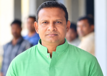 ‘অসুস্থ মেয়েকে দেখতে’ আত্মগোপন থেকে বাড়িতে এসে গ্রেফতার জেলা যুবলীগ সভাপতি