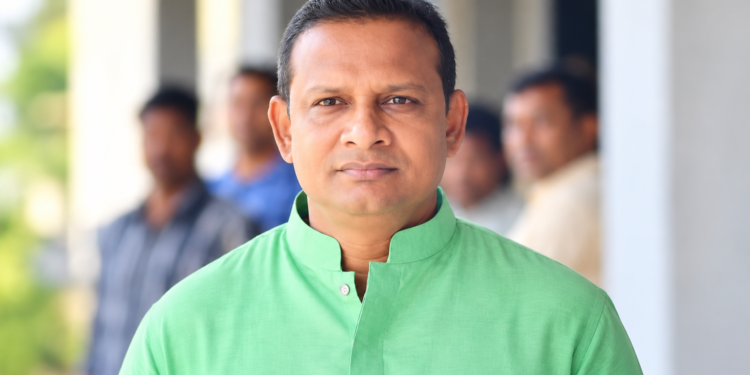 ‘অসুস্থ মেয়েকে দেখতে’ আত্মগোপন থেকে বাড়িতে এসে গ্রেফতার জেলা যুবলীগ সভাপতি