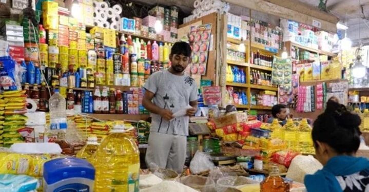 আয়ের চেয়ে ব্যয় বেশি, চাপে মধ্যবিত্ত