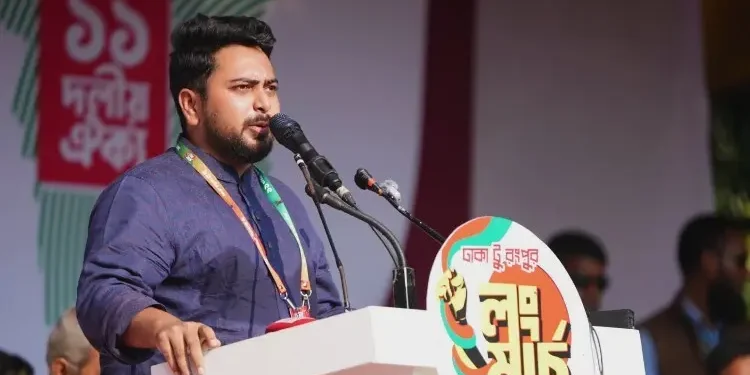 তারেক রহমানকে কীভাবে ক্ষমতা ছাড়বেন, তা তাকেই ঠিক করতে হবে: নাহিদ ইসলাম