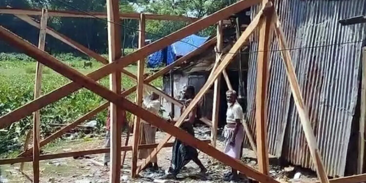 পটুয়াখালীতে গণঅধিকার পরিষদের কার্যালয় নির্মাণ ঘিরে সংঘর্ষ, আহত ১৫
