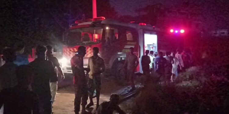 গাজীপুরে গ্যাস সিলিন্ডার লিকেজ থেকে আগুন, ৪৫টি ঘর পুড়ে ছাই