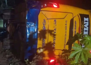 পটুয়াখালীতে অটোরিকশায় বাসের ধাক্কায় নিহত ৪