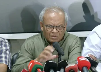 বিরোধীদের এক দফার হুঁশিয়ারিতে বিএনপি হাত গুটিয়ে বসে থাকবে না: রুহুল কবীর রিজভী