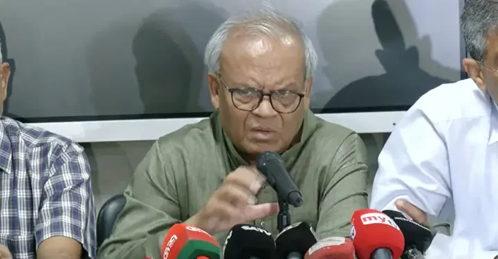 বিরোধীদের এক দফার হুঁশিয়ারিতে বিএনপি হাত গুটিয়ে বসে থাকবে না: রুহুল কবীর রিজভী