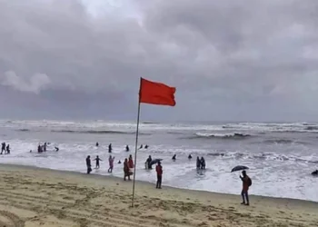 লঘুচাপে সাগর উত্তাল, চার সমুদ্রবন্দরে ৩ নম্বর সতর্কতা