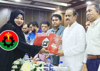 দরিদ্রদের জন্য বরাদ্দ সেলাই মেশিন নিলেন ভাইস চেয়ারম্যান পদপ্রার্থী