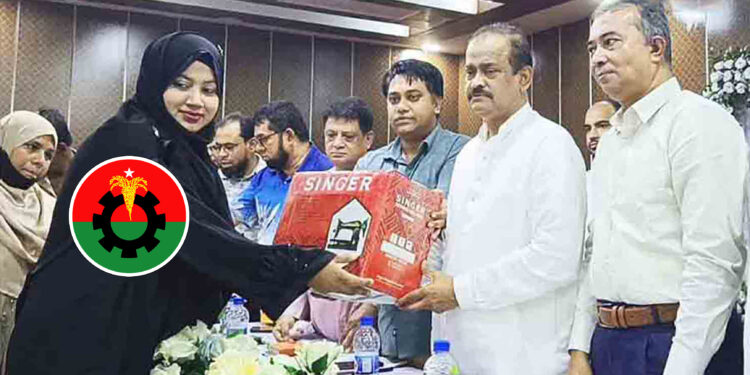 দরিদ্রদের জন্য বরাদ্দ সেলাই মেশিন নিলেন ভাইস চেয়ারম্যান পদপ্রার্থী