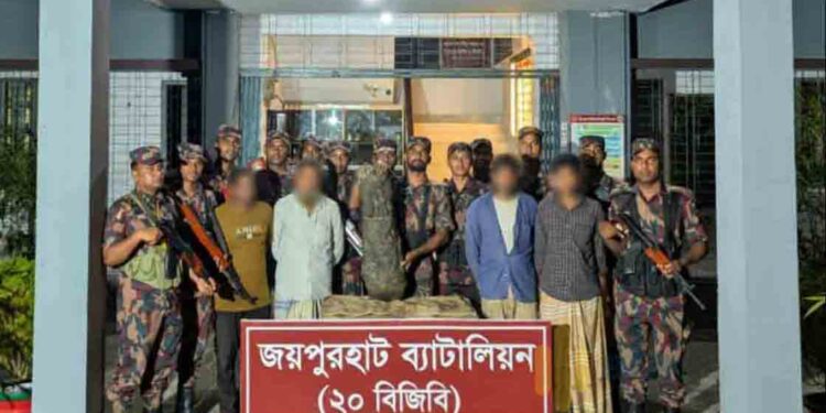 ভারতে পাচারের আগে আক্কেলপুরে ৭২ লাখ টাকার কষ্টিপাথরের মূর্তি উদ্ধার