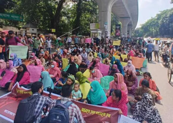 নিয়োগপত্রের দাবিতে শাহবাগে প্রাথমিকের নিয়োগবঞ্চিতদের অবস্থান