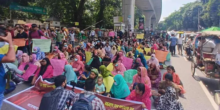 নিয়োগপত্রের দাবিতে শাহবাগে প্রাথমিকের নিয়োগবঞ্চিতদের অবস্থান