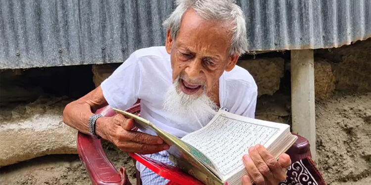ব্রিটিশ-পাকিস্তান ও ভাষা আন্দোলনের সাক্ষী আব্বাস, ১২৩ বছরেও চশমা ছাড়াই পড়েন কোরআন