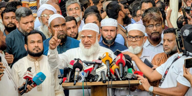 রাড্ডায় স্বাস্থ্যকেন্দ্র পুনঃপ্রতিষ্ঠায় জামায়াতের ৫০ লাখ টাকা অনুদান