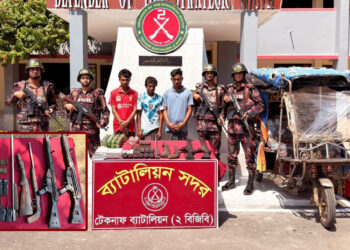 টেকনাফে ইজিবাইকে মিলল অস্ত্রের বিশাল চালান