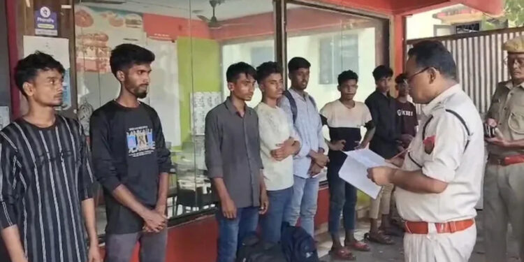 আসামে রেলস্টেশন থেকে বাংলাদেশি সন্দেহে আটক ৯