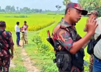 জয়পুরহাটে বিএসএফের ঠেলে পাঠানো তিন যুবককে ফেরত পাঠাল বিজিবি