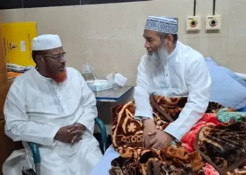 জামায়াত নেতা মুজিবুর রহমানকে দেখতে হাসপাতালে গোলাম পরওয়ার