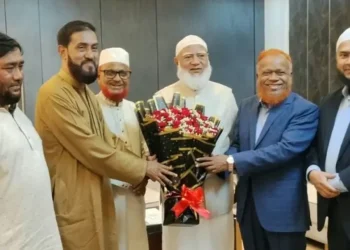 তুরস্ক সফর ও ওমরাহ শেষে দেশে ফিরেছেন বিরোধীদলীয় নেতা