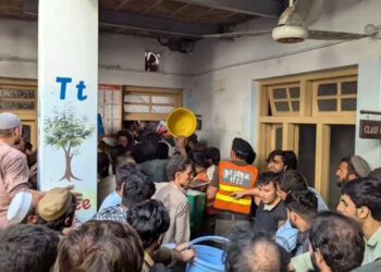 পাকিস্তানে স্কুলের ছাদ ধসে ২৮ শিশু ও শিক্ষকের মৃত্যু