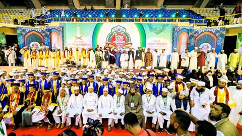 কোরআনের আলোয় সমাজ গঠনে নেতৃত্ব দিতে হবে হাফেজদের: জামায়াত আমির