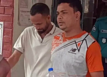 রংপুরে আবাসিক হোটেল থেকে ইয়াবাসহ দুই পুলিশ সদস্য আটক
