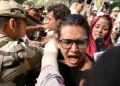 ‘মোদি হটাও, ভারত বাঁচাও’ স্লোগানে উত্তাল ভারত, চাপে মোদি সরকার