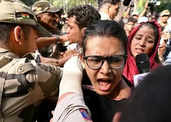 ‘মোদি হটাও, ভারত বাঁচাও’ স্লোগানে উত্তাল ভারত, চাপে মোদি সরকার
