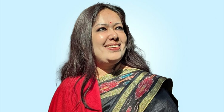 পূজার জন্য এক মাস ধরে শাড়ি জমিয়েছি: রুমিন ফারহানা