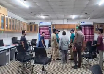 হাজারীবাগে এ জে আর কুরিয়ারে ফিল্মি কায়দায় হামলা-ভাঙচুর-লুটের ভিডিও প্রকাশ