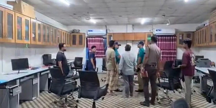 হাজারীবাগে এ জে আর কুরিয়ারে ফিল্মি কায়দায় হামলা-ভাঙচুর-লুটের ভিডিও প্রকাশ