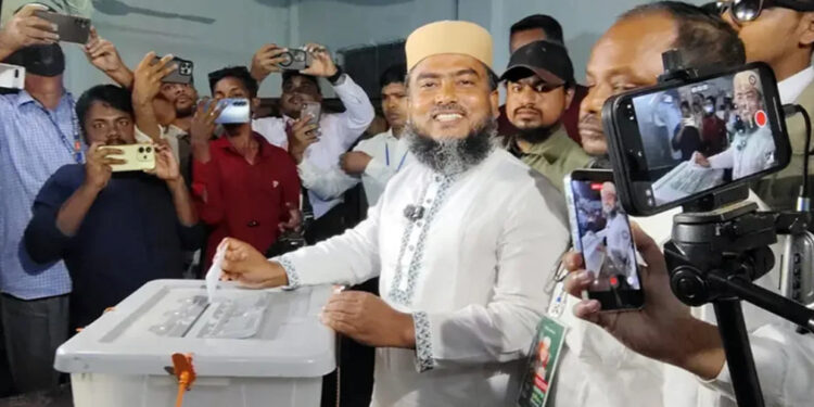 ঠাকুরগাঁও-১ উপনির্বাচনে ভোট দিলেন জামায়াত প্রার্থী দেলাওয়ার হোসেন