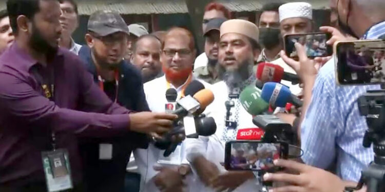 ভোট কর্মকর্তাদের কার্ডে ছবি নেই, প্রক্সির শঙ্কা জামায়াত প্রার্থীর