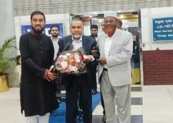 চিকিৎসা শেষে দেশে ফিরলেন বিরোধীদলীয় উপনেতা ডা. তাহের