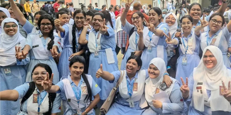 এইচএসসির ফল প্রকাশ, পাসের হার ৫২.১২ শতাংশ