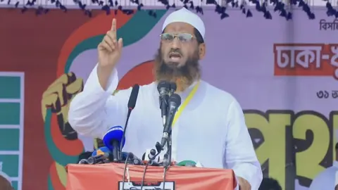 ফ্যামিলি ও কৃষক কার্ড নিয়ে ভেলকিবাজি বন্ধ না হলে সরকারকে লাল কার্ড: মামুনুল হক